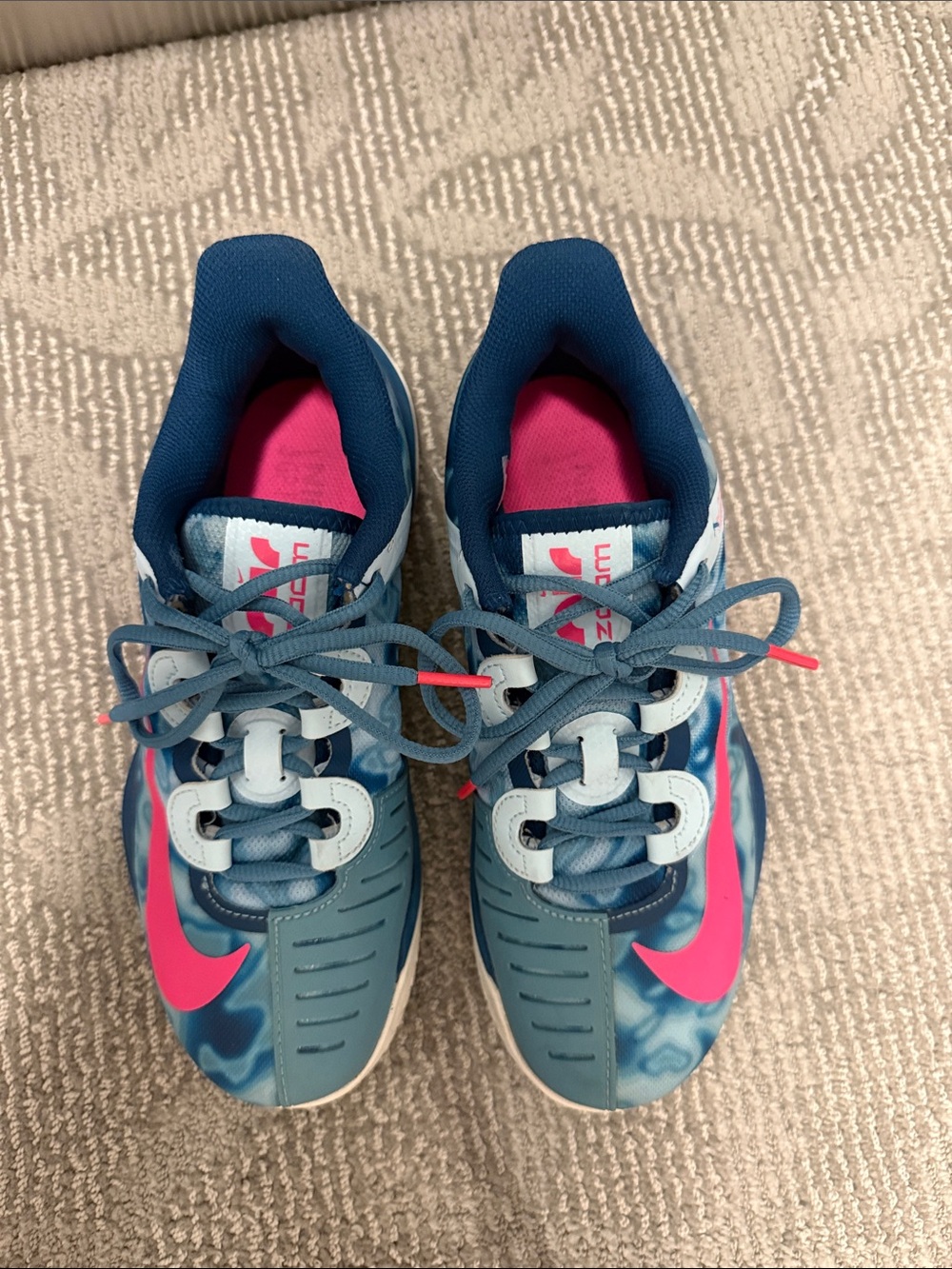 Nike women’s 6.5 Blue and Pink naomi Osaka tennis pickleball Sneakers shoes